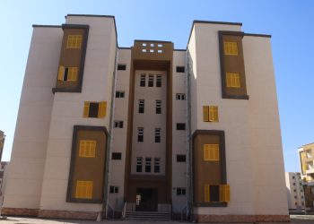 جولة تفقدية لمسئولي الإسكان بوحدات “سكن كل المصريين” بمدينة العاشر من رمضان.. تتضمن 68 عمارة