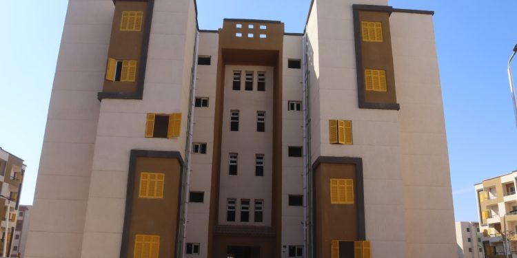 جولة تفقدية لمسئولي الإسكان بوحدات “سكن كل المصريين” بمدينة العاشر من رمضان.. تتضمن 68 عمارة
