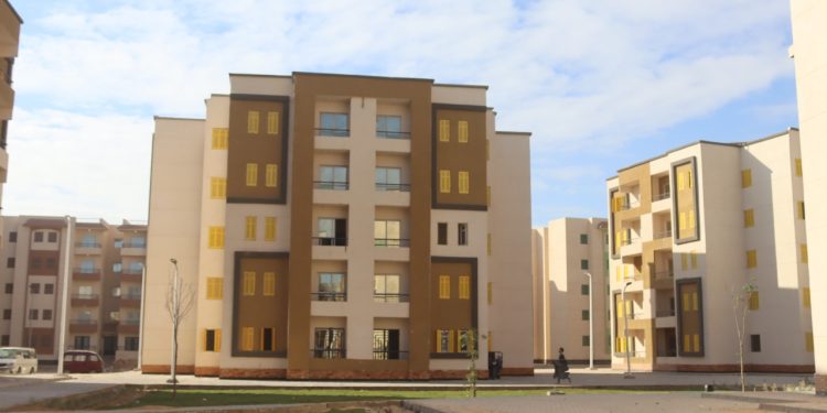 رئيس جهاز “العاشر من رمضان” يتفقد سير العمل بطريق بلبيس/ العاشر ووحدات  “سكن كل المصريين” بشرق حي الأندلس والحي الـ12