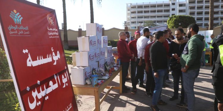 أحمد موسى يُشيد بجهود مؤسسة أبو العينين في دعم أهالي سوهاج.. على مدار 3 أيام