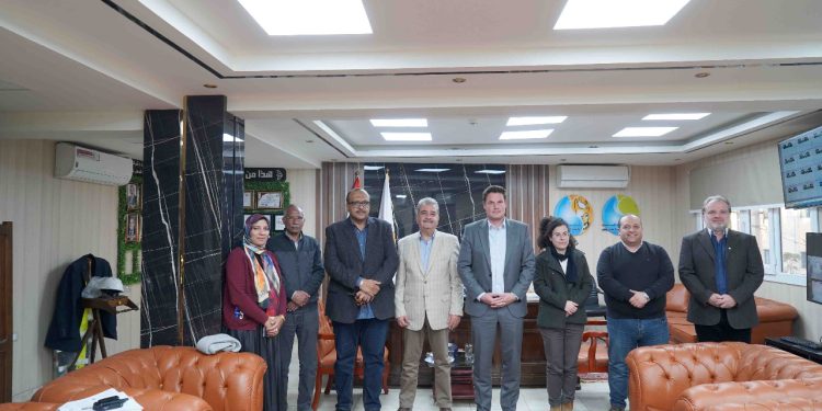 رئيس مياه سوهاج يلتقى مسئولى برنامج تحسين خدمات مياه الشرب الممول بقيمة 50 مليون يورو ضمن مشروعات IWSP2