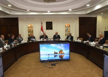 وزير الإسكان ومحافظ القاهرة يستعرضان إجراءات إنهاء التعاقد وتخصيص الوحدات السكنية بمشروع تطوير “منطقة مثلث ماسبيرو”