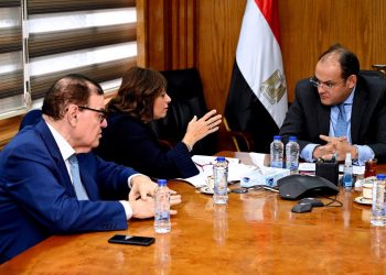 وزير التجارة والصناعة يبحث مع رؤساء المجالس التصديرية للغزل والنسيج والاثاث والصناعات الطبية سبل زيادة معدلات التصدير وفتح أسواق جديدة خلال 2023