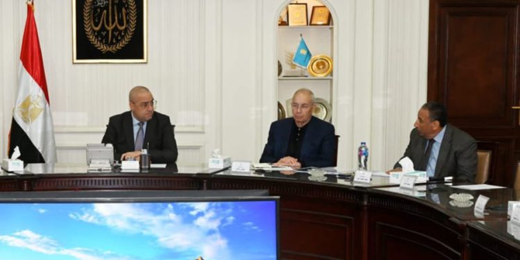 وزير الإسكان يتابع تنفيذ منطقة الأعمال المركزية بالعاصمة الإدارية الجديدة.. و”الداون تاون” بالعلمين الجديدة