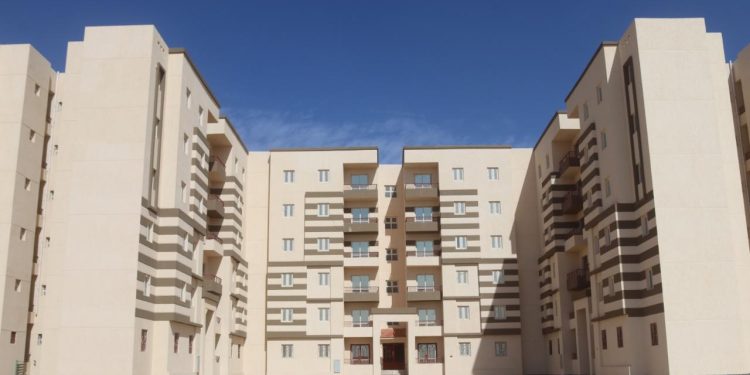 رئيس جهاز ” العاشر من رمضان ” يتابع سير العمل بوحدات “سكن كل المصريين” بمساحة 90 متر.. وأعمال المرافق