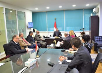 نائب وزير الإسكان للبنية الأساسية يبحث مع ممثلي بنك الاستثمار الأوروبي موقف المشروعات المشتركة الجارى والمخطط تنفيذها