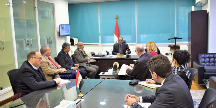 نائب وزير الإسكان للبنية الأساسية يبحث مع ممثلي بنك الاستثمار الأوروبي موقف المشروعات المشتركة الجارى والمخطط تنفيذها