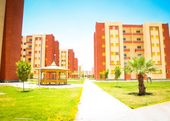 وزير الإسكان يتابع ما يتم تنفيذه من مشروعات بمدينة قنا الجديدة.. على مساحة 29485 فدان