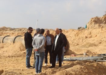 رئيس جهاز ” العاشر من رمضان ” يتفقد محطات رفع مياه الشرب والصرف الصحي الجارية لخدمة التوسعات العمرانية