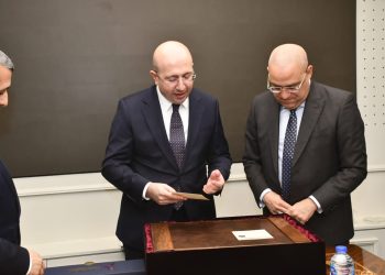 وزير الإسكان يعرض على نظيره الأذربيجاني والوفد المرافق له التجربة العمرانية التى تشهدها الدولة المصرية فى عهد الرئيس السيسي