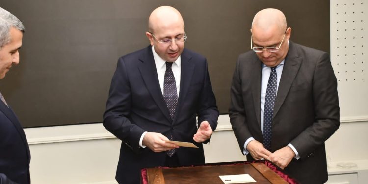 وزير الإسكان يعرض على نظيره الأذربيجاني والوفد المرافق له التجربة العمرانية التى تشهدها الدولة المصرية فى عهد الرئيس السيسي