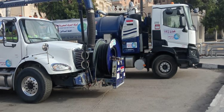 القابضة للمياه: انتشار معدات شركات الصرف الصحي بالقاهرة الكبرى مع تحذيرات الأرصاد الجوية.. والطوارئ تعمل 24 ساعة