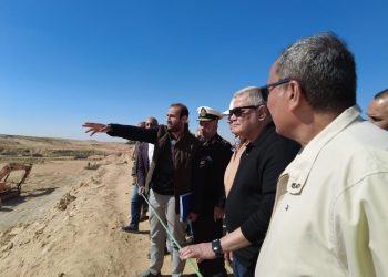 تخدم 300 ألف نسمة.. رئيس القابضة لمياه الشرب يتفقد محطتى مياه الشرب والصرف الصحى ببلانة بأسوان