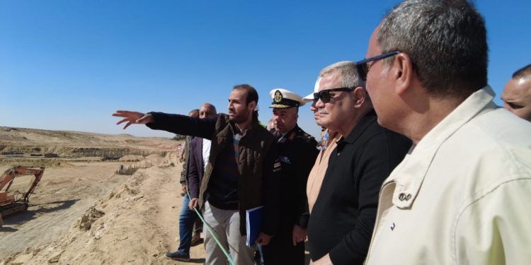 تخدم 300 ألف نسمة.. رئيس القابضة لمياه الشرب يتفقد محطتى مياه الشرب والصرف الصحى ببلانة بأسوان