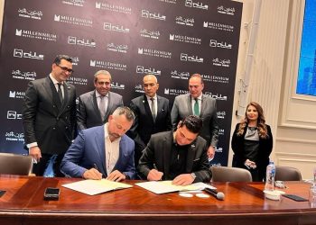 عباس يشهد مراسم إطلاق "تايكون تاور"