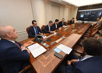 وزير الإسكان يتابع مع مدير "cscec" الصينية الموقف التنفيذي لمشروع منطقة الأعمال المركزية بالعاصمة الإدارية الجديدة