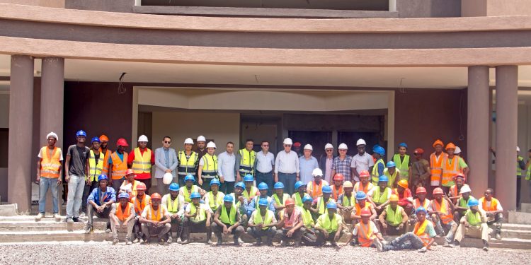 رئيس المقاولون العرب يزور الكونغو الديمقراطية لمتابعة مشروعات الشركة