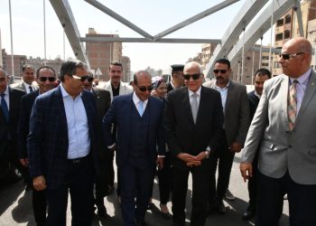 محافظ الجيزة ورئيس الجهاز المركزى للتعمير يشهدان التشغيل التجريبي  لمحور الفريق كمال عامر بالجيزة  بطول 12كم