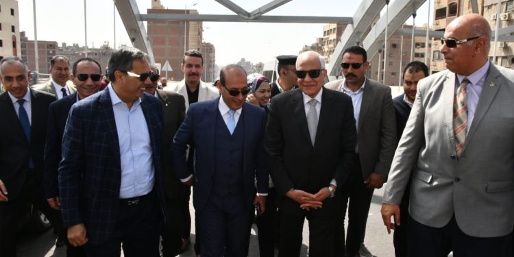 محافظ الجيزة ورئيس الجهاز المركزى للتعمير يشهدان التشغيل التجريبي لمحور الفريق كمال عامر بالجيزة بطول 12كم