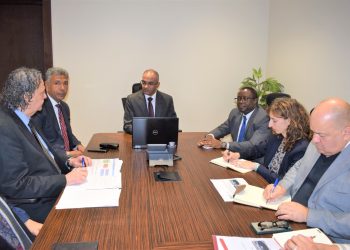 نائب وزير الإسكان للبنية الأساسية يتابع مع ممثلي بنك التنمية الإفريقي موقف المشروعات المشتركة