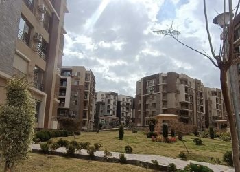 رئيـس جهاز مدينة العبور يتفقد سير العمل بالمشروعات السكنية وأعمال التطوير الجارية بالمدينة