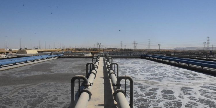 رئيس جهاز "القاهرة الجديدة" يلتقى عدداً من سكان اللوتس.. ويتفقد أوراسكواليا بطاقة 250 ألف م3 يوميا