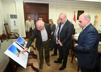وزير الإسكان يستعرض التصميمات الداخلية للفنادق والنزل البيئى بمشروع تطوير موقع التجلى الأعظم