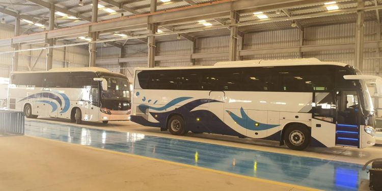 مسئولو الإسكان يُشاركون في افتتاح مصنع تجميع حافلات نقل على مساحة 164 ألف م2 بمدينة السويس الجديدة