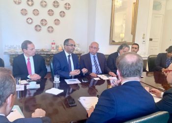 نائب وزير الإسكان يلتقي السفير البريطانى بالقاهرة وبعثة الوفد التجاري لاستعراض أوجه التعاون والشراكة في قطاع المياه والصرف الصحى