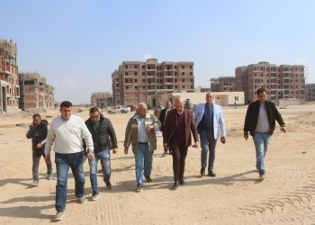 وزير الإسكان: جولات تفقدية لمسئولي الوزارة بـ"سكن كل المصريين " والخدمات بمدينة العاشر من رمضان
