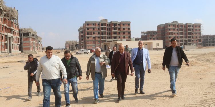 وزير الإسكان: جولات تفقدية لمسئولي الوزارة بـ"سكن كل المصريين " والخدمات بمدينة العاشر من رمضان