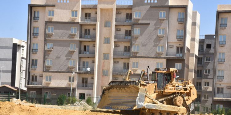 رئيس جهاز القاهرة الجديدة يواصل جولاته التفقدية لمتابعة المشروعات الجارية بالمدينة