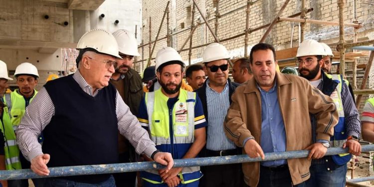 رئيس المقاولون العرب يزور مشروع مونوريل 6 أكتوبر