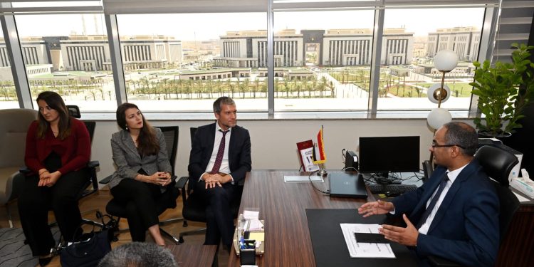 نائب وزير الإسكان يناقش مع بعثة الوكالة الفرنسية للتنمية (AFD) موقف المشروعات المشتركة.. ومشروعات تخدم 2.2 مليون نسمة