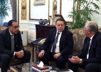 رئيس الوزراء يتابع موقف توفير احتياجات السوق المحلية من الأعلاف والذرة الصفراء وفول الصويا