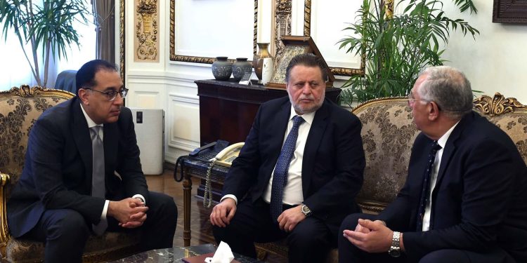 رئيس الوزراء يتابع موقف توفير احتياجات السوق المحلية من الأعلاف والذرة الصفراء وفول الصويا