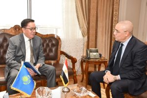 وزير الإسكان يلتقى سفير جمهورية كازاخستان لعرض التجربة العمرانية المصرية.. وبحث سبل تعزيز التعاون بين البلدين