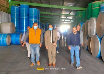 رئيس جهاز "النوبارية الجديدة" يتفقد مصنع صناعات ورقية بالمنطقة الصناعية الأولى على مساحة 25 ألف م2