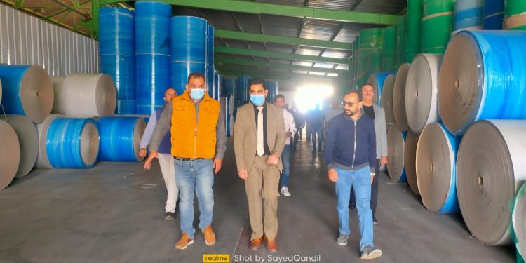 رئيس جهاز "النوبارية الجديدة" يتفقد مصنع صناعات ورقية بالمنطقة الصناعية الأولى على مساحة 25 ألف م2
