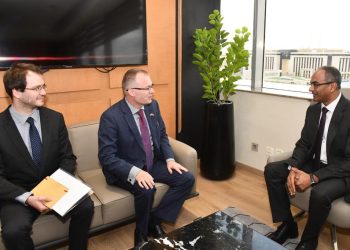 نائب وزير الإسكان يبحث مع سفير التشيك أوجه التعاون قي قطاع مياه الشرب وخطة تحلية ماء البحر حتى 2050