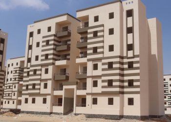 وزير الإسكان يتابع موقف تنفيذ وحدات  "سكن كل المصريين" بمدن القاهرة الجديدة والعاشر والسادات و15 مايو