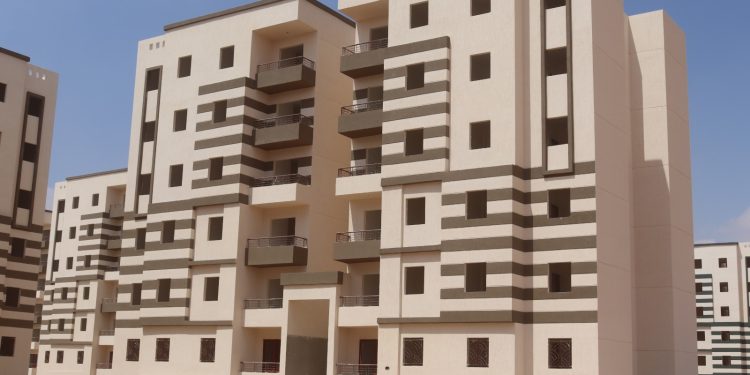 وزير الإسكان يتابع موقف تنفيذ وحدات  "سكن كل المصريين" بمدن القاهرة الجديدة والعاشر والسادات و15 مايو