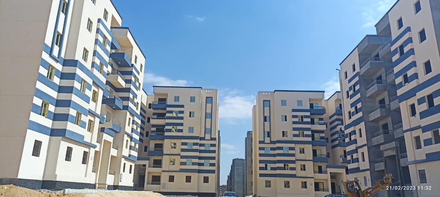 وزير الإسكان: دفع العمل بالمشروعات الخدمية والطرق بمدينة العبور الجديدة