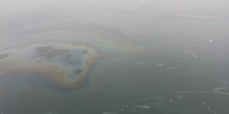 إغلاق محطة مياه المراغة السطحية بسوهاج بعد ظهور بقعة سولار امام مأخذ المحطة