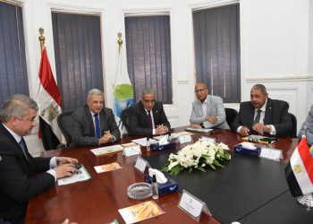 بتكلفة 465 مليون جنيه.. محافظ الفيوم ورئيس القابضة للمياه يشهدان توقيع عقد إعادة تأهيل محطة معالجة الصرف الصحى بكوم أوشيم