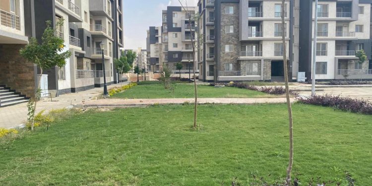 رئيس جهاز “القاهرة الجديدة” يتفقد أعمال الطرق والمرافق الجارية بالمدينة