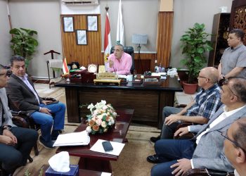 رئيس جهاز بني سويف الجديدة يستقبل مجموعة من سكان المدينة لبحث طلباتهم ومقترحاتهم