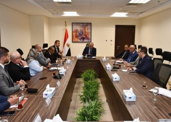 وزير الإسكان يناقش مع أعضاء غرفة التطوير العقاري سبل دعم ومساندة القطاع 