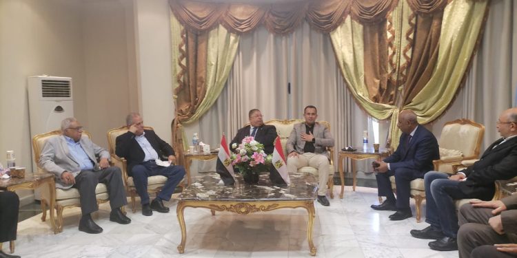 رئيس “جهاز دمياط الجديدة” يلتقي رئيس جمعية المستثمرين لبحث دعم الصناعة وتوفير 38 ألف فرصة عمل