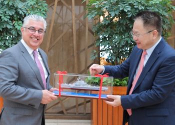 رئيس اقتصادية قناة السويس يعرض القطاعات الصناعية المستهدفة على شركات مدينة تيانيجين